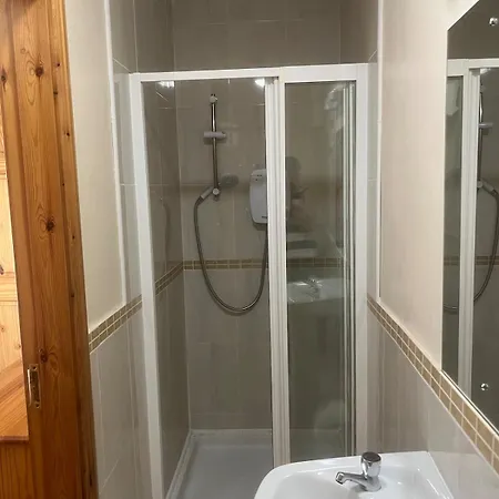 4 Bedroom House בית נופש טראלי