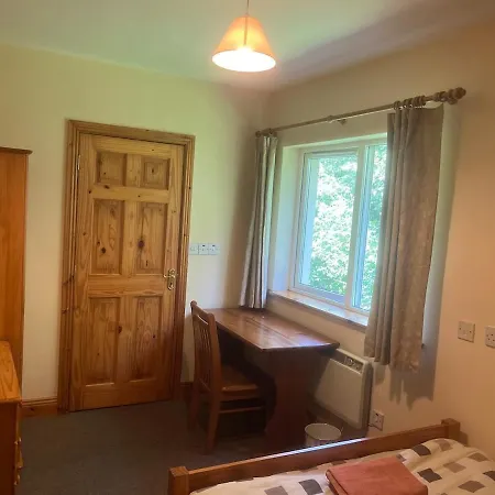 4 Bedroom House טראלי