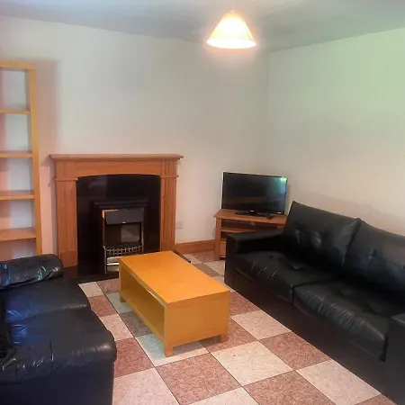 Дом отдыха 4 Bedroom House