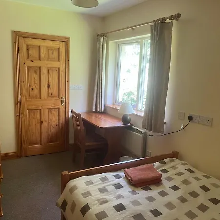4 Bedroom House Дом отдыха Трали