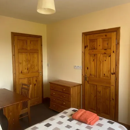 4 Bedroom House * טראלי